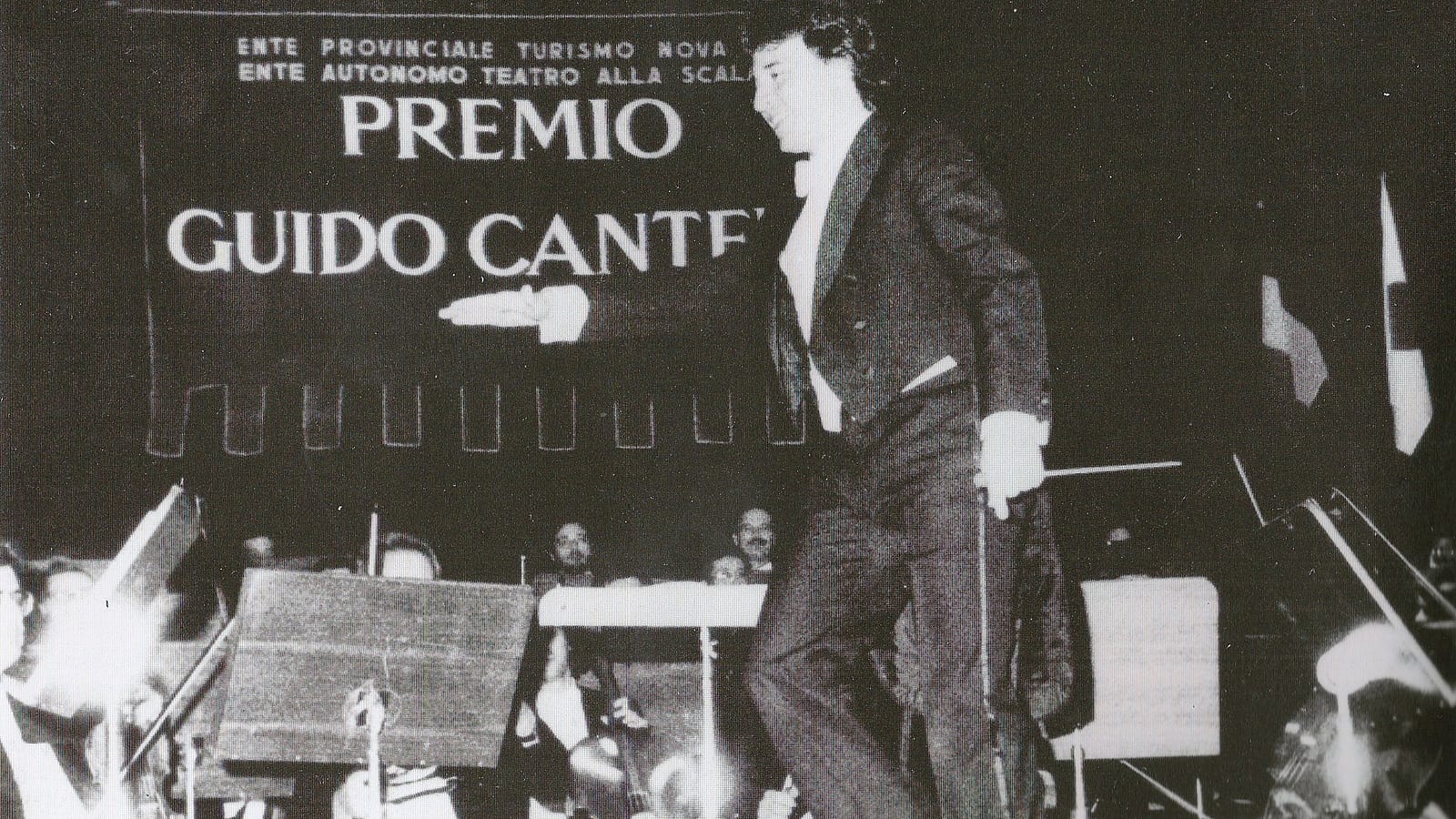 Donato Renzetti, direttore d'orchestra, al Teatro Coccia di Novara nel 1980, anno della vittoria del Premio Internazionale Guido Cantelli